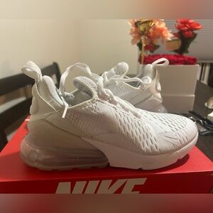 Nike 270 size 5. White. Great condition